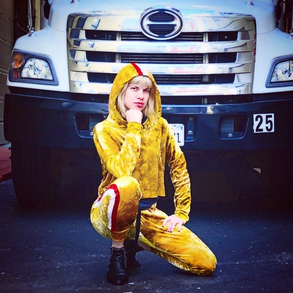 Meet your Posher, Quinn - Picture 2 of 2